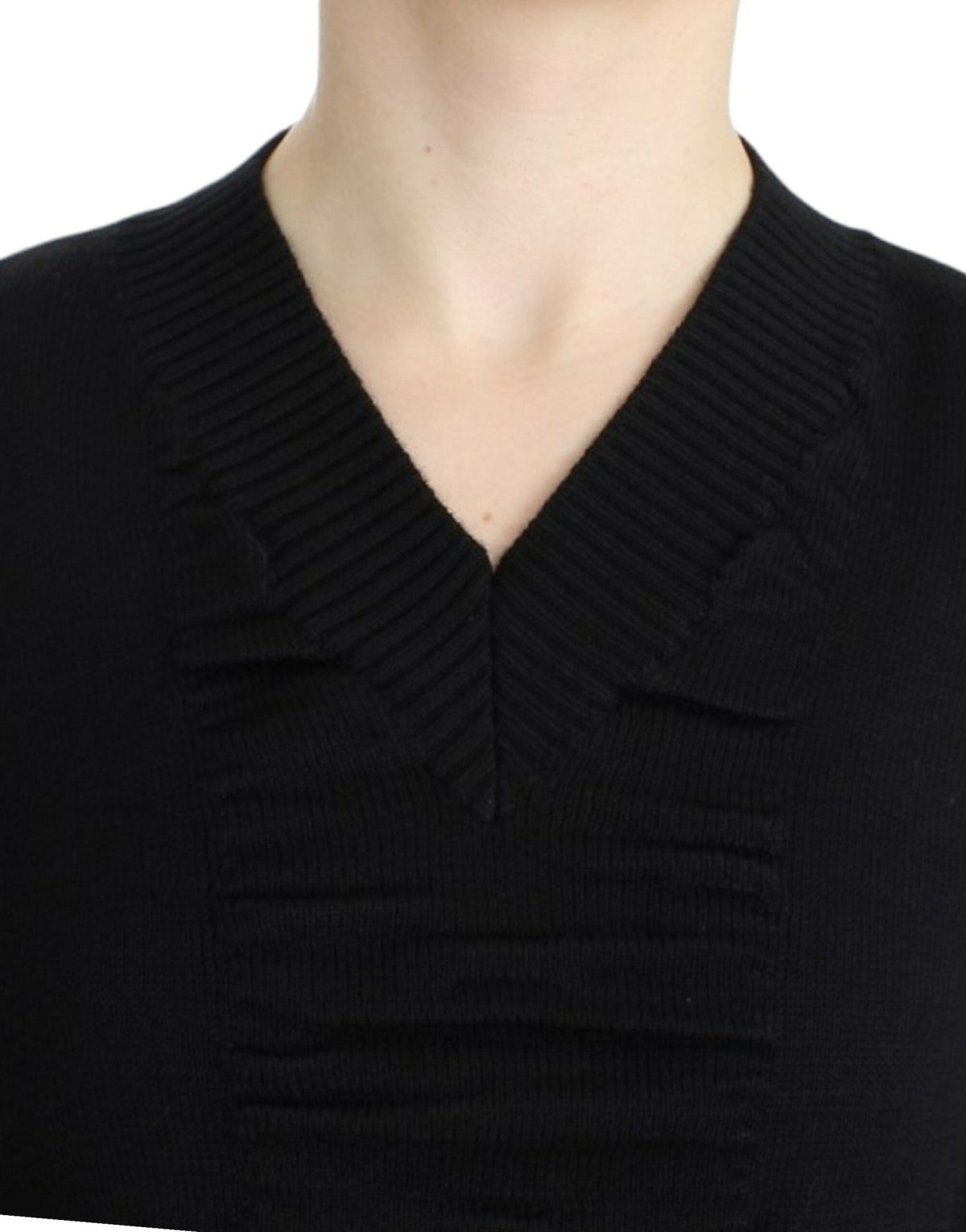 Black V-neck wool sweater - X excelência