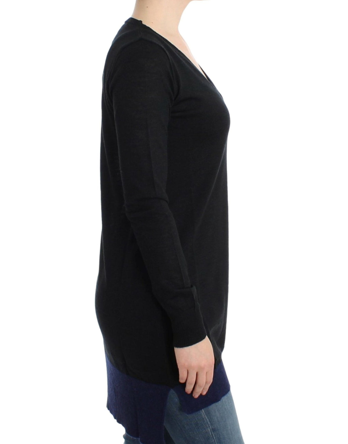 Black V-neck lightweight sweater - X excelência